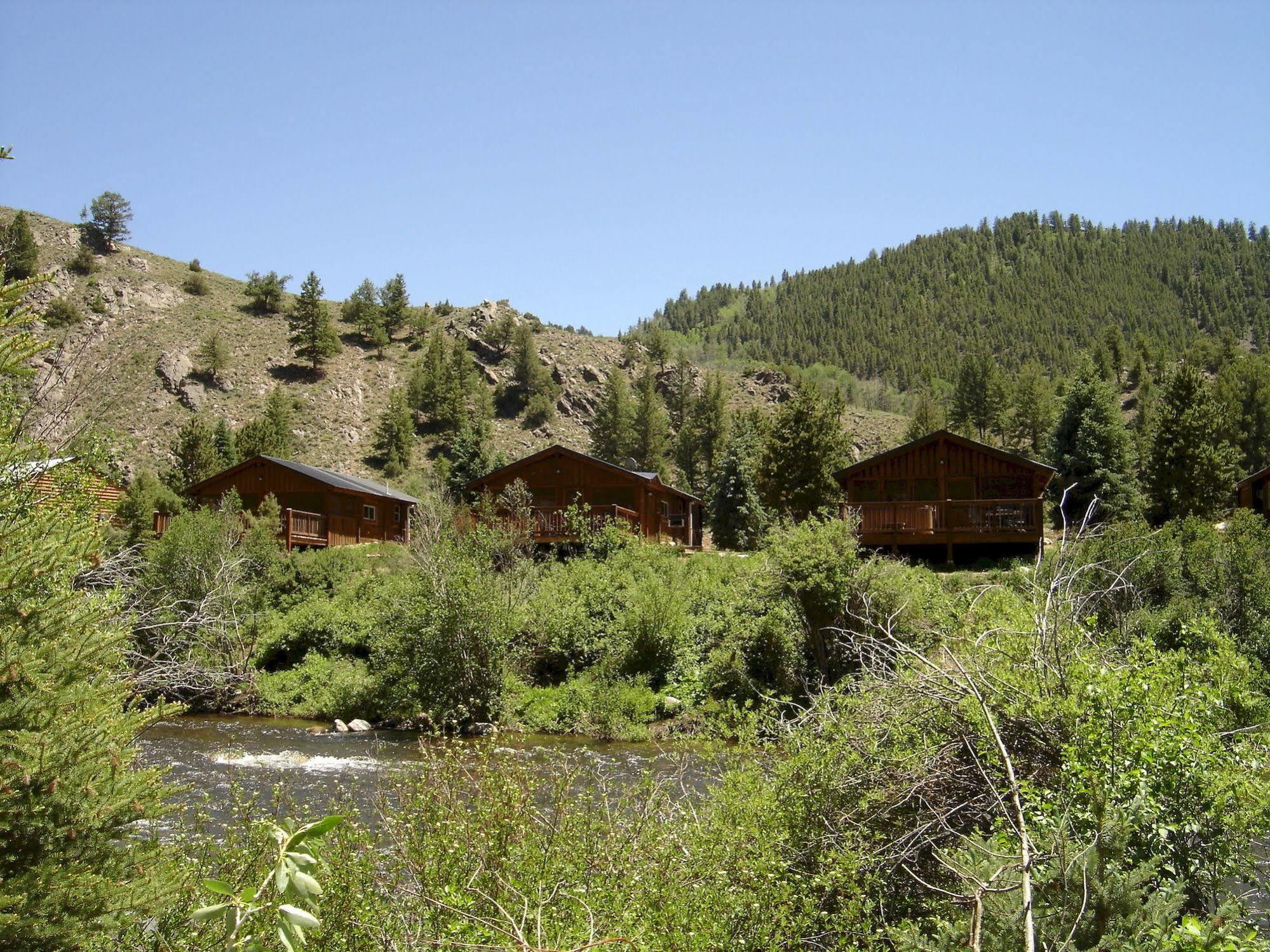 Three Rivers Resort Almont Bagian luar foto